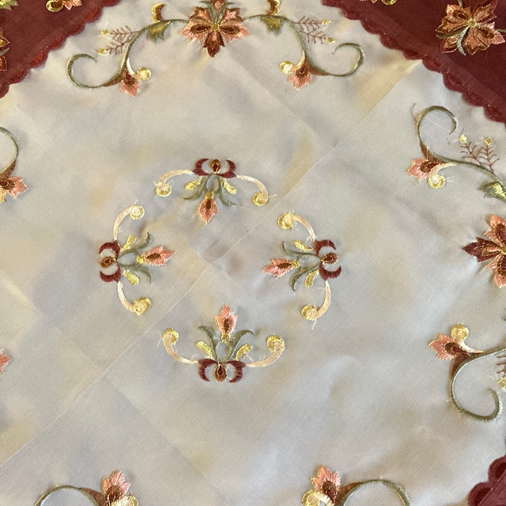 NWOT Square Shape Embroidered Table Topper with Matching Tissue Box Cover